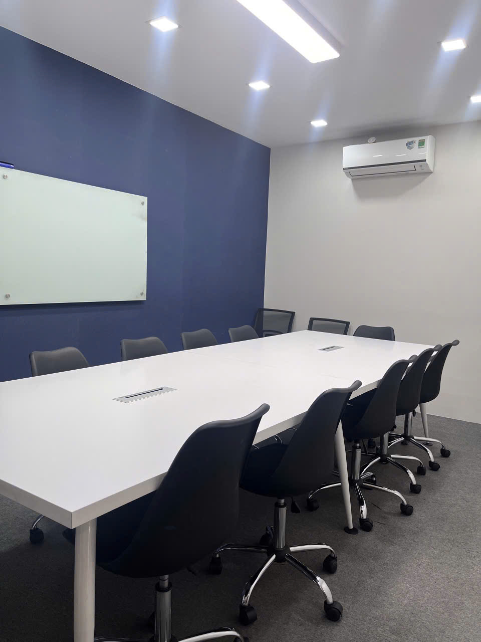 Meeting room wide view