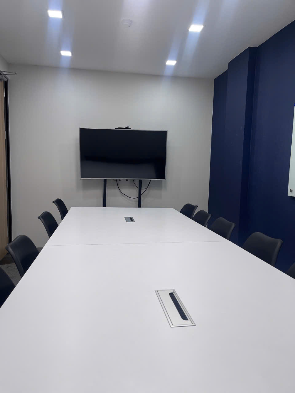 Meeting room table