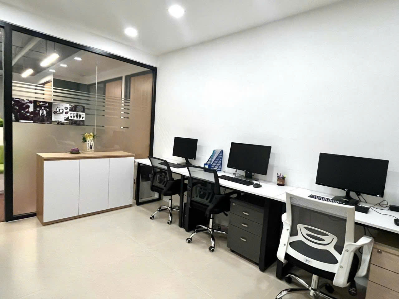 Private office workstations